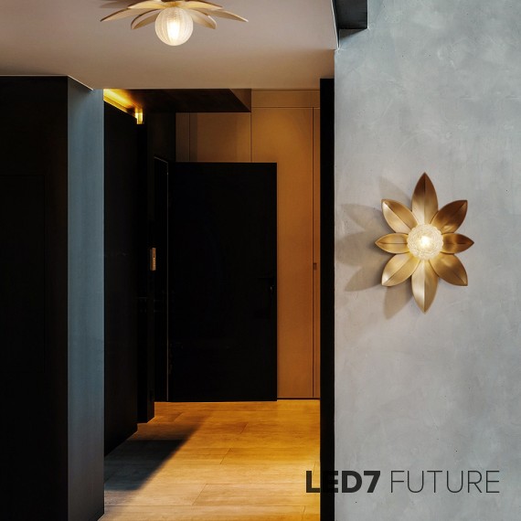 Loft Industry Modern - Gold Flower Wall